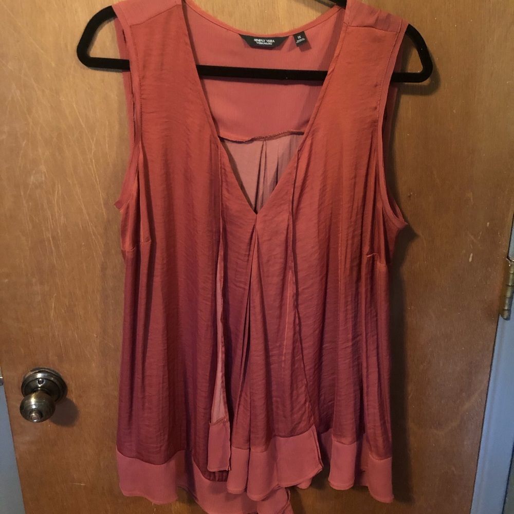 Flowy burgundy nice top !